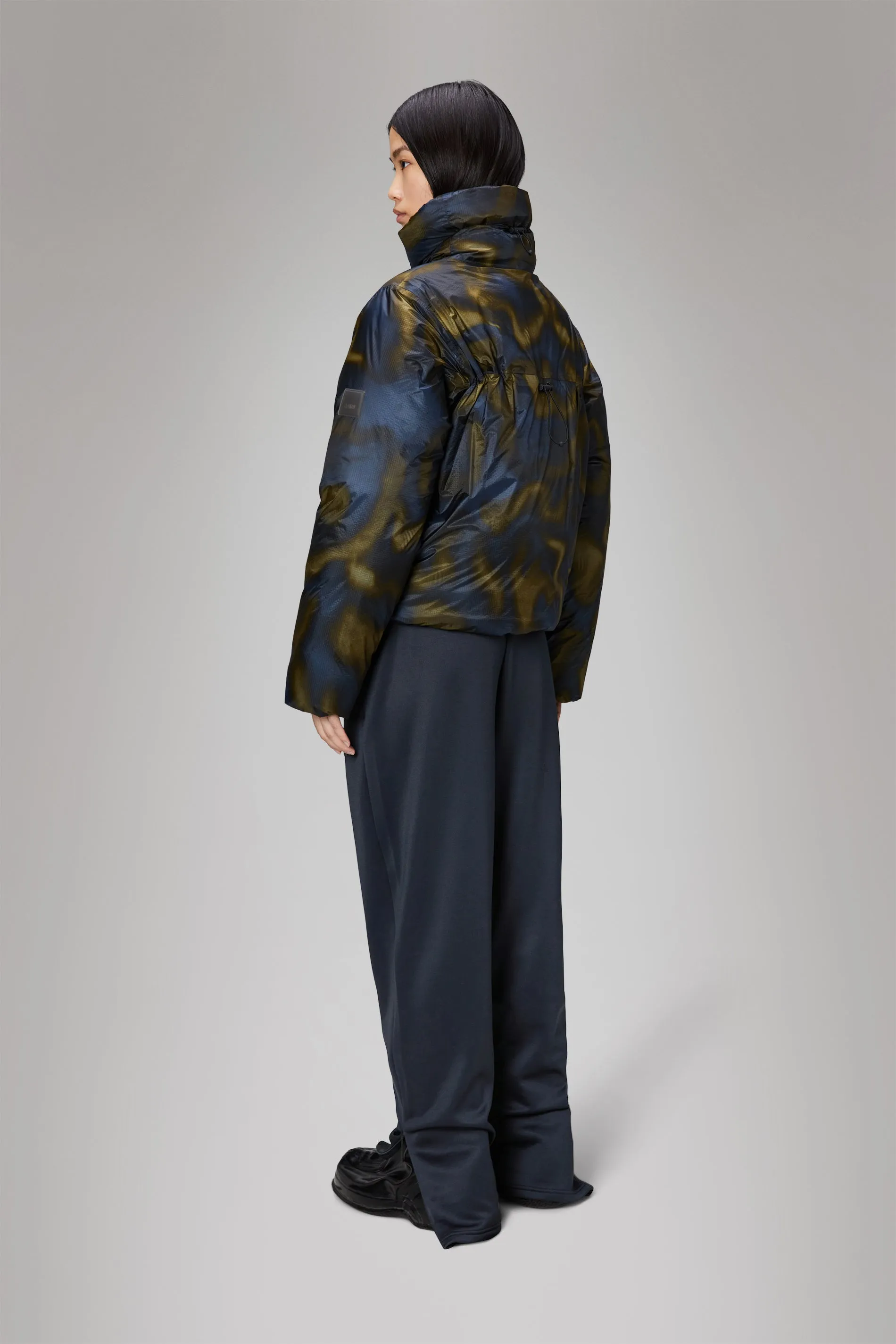 Certainly! Heres an optimized product title with modifiers for the Kevo Short Puffer Jacket:

Kevo Mens Lightweight Short Puffer Jacket – Water-Resistant, Insulated & Packable for Winter Warmth

This title includes descriptors like mens, lightweight, water-resistant, insulated, and packable, which can help attract customers looking for specific features in their puffer jackets.