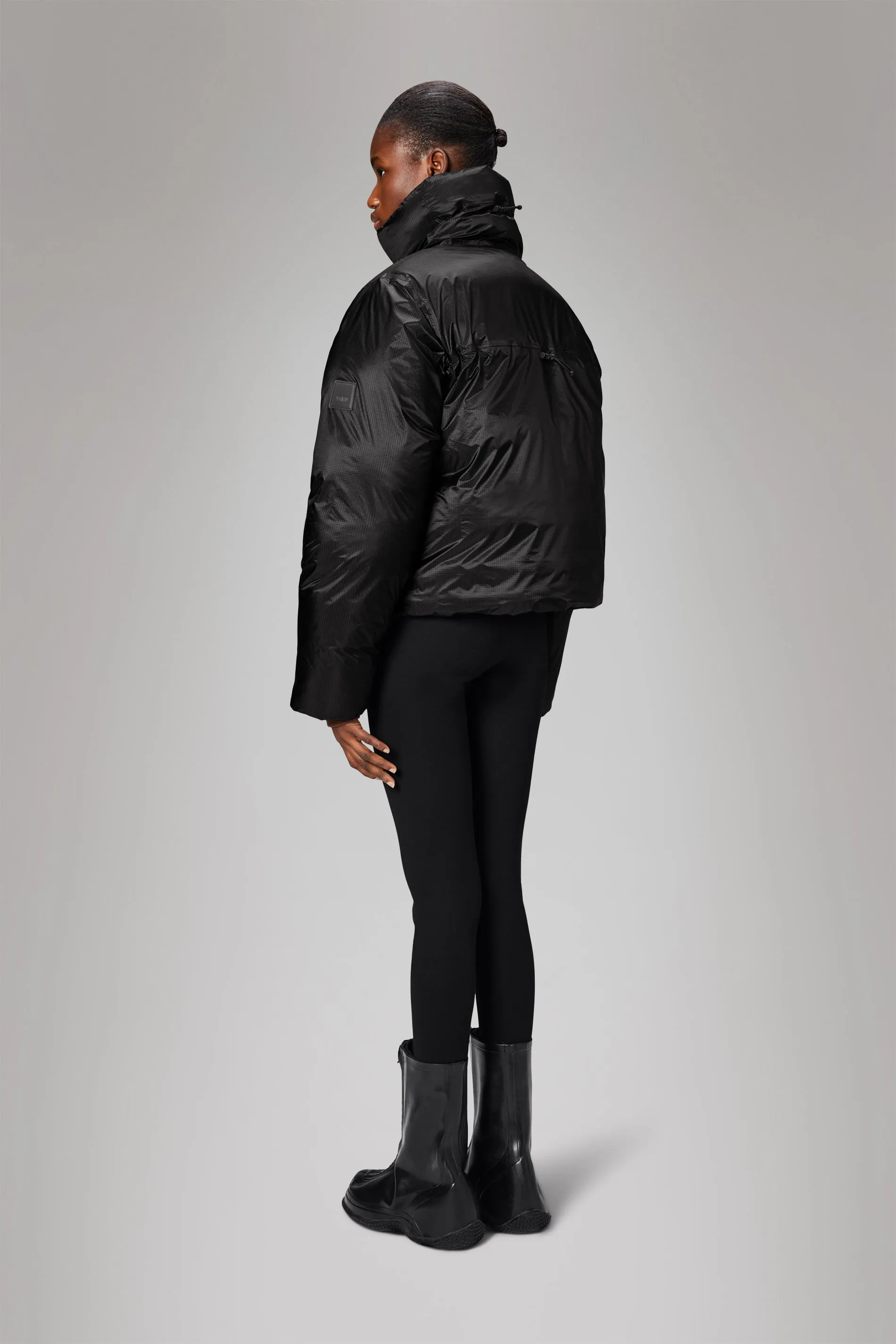 Certainly! Heres an optimized product title with modifiers for the Kevo Short Puffer Jacket:

Kevo Mens Lightweight Short Puffer Jacket – Water-Resistant, Insulated & Packable for Winter Warmth

This title includes descriptors like mens, lightweight, water-resistant, insulated, and packable, which can help attract customers looking for specific features in their puffer jackets.