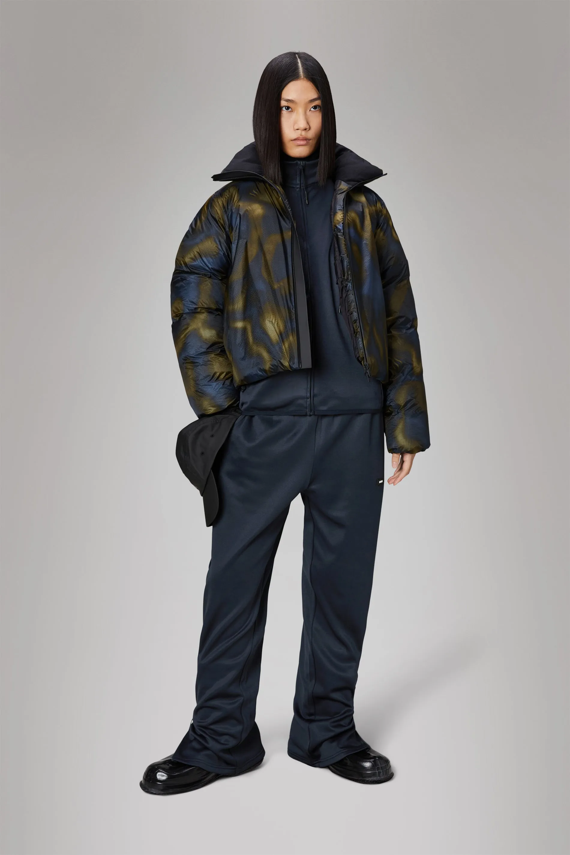 Certainly! Heres an optimized product title with modifiers for the Kevo Short Puffer Jacket:

Kevo Mens Lightweight Short Puffer Jacket – Water-Resistant, Insulated & Packable for Winter Warmth

This title includes descriptors like mens, lightweight, water-resistant, insulated, and packable, which can help attract customers looking for specific features in their puffer jackets.