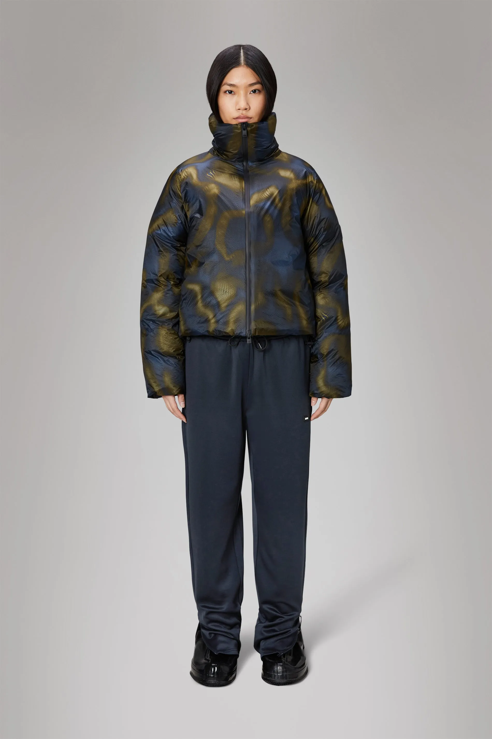 Certainly! Heres an optimized product title with modifiers for the Kevo Short Puffer Jacket:

Kevo Mens Lightweight Short Puffer Jacket – Water-Resistant, Insulated & Packable for Winter Warmth

This title includes descriptors like mens, lightweight, water-resistant, insulated, and packable, which can help attract customers looking for specific features in their puffer jackets.
