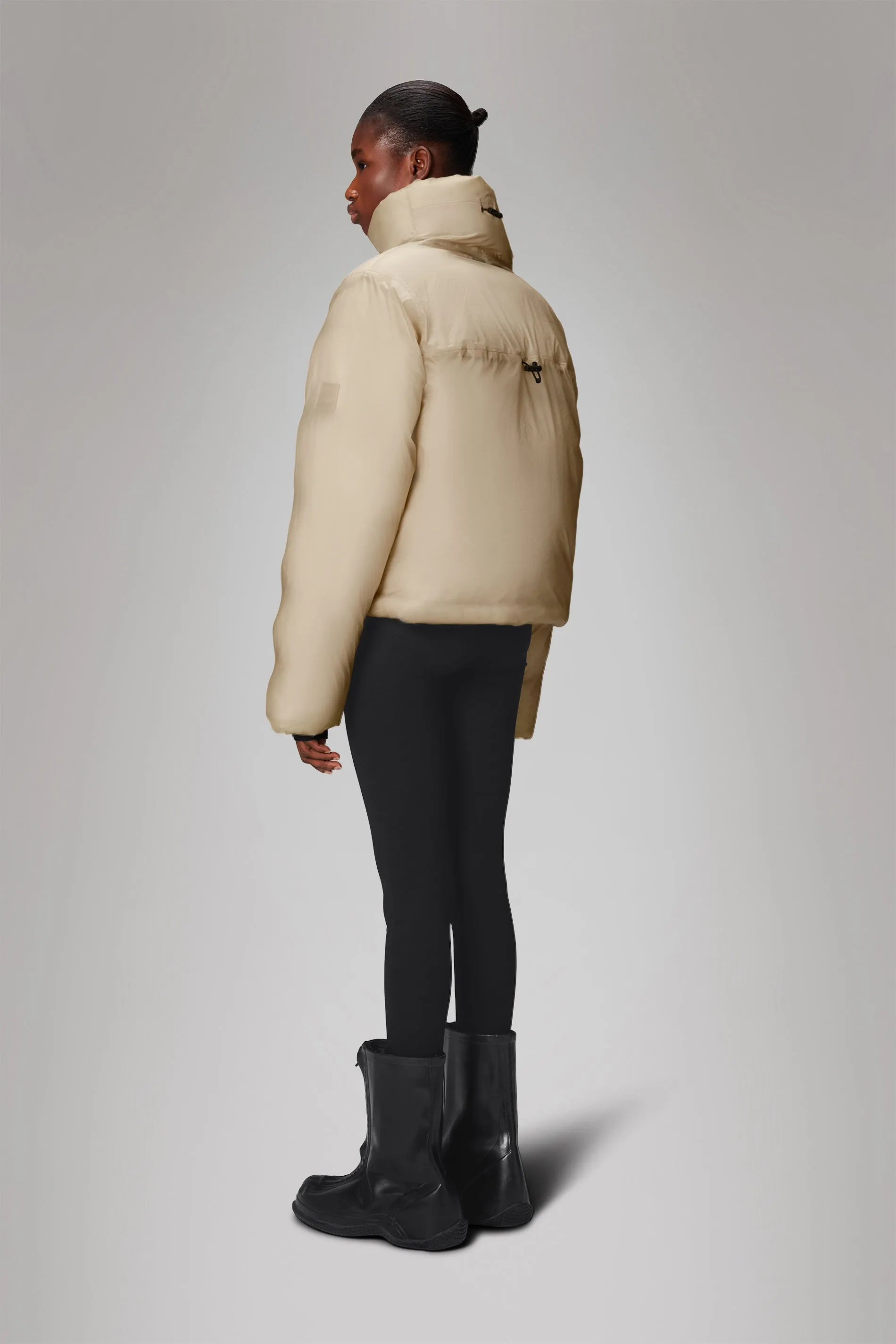 Certainly! Heres an optimized product title with modifiers for the Kevo Short Puffer Jacket:

Kevo Mens Lightweight Short Puffer Jacket – Water-Resistant, Insulated & Packable for Winter Warmth

This title includes descriptors like mens, lightweight, water-resistant, insulated, and packable, which can help attract customers looking for specific features in their puffer jackets.